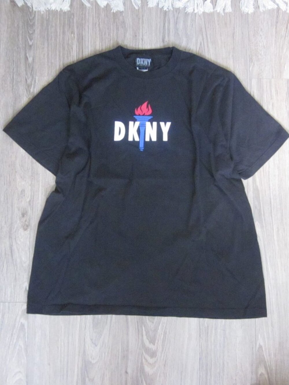 DKNY black XL graphic made in USA t-shirt